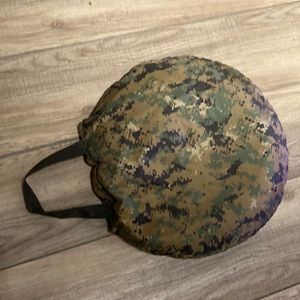 Camo seat cushion or light weight stadium pad